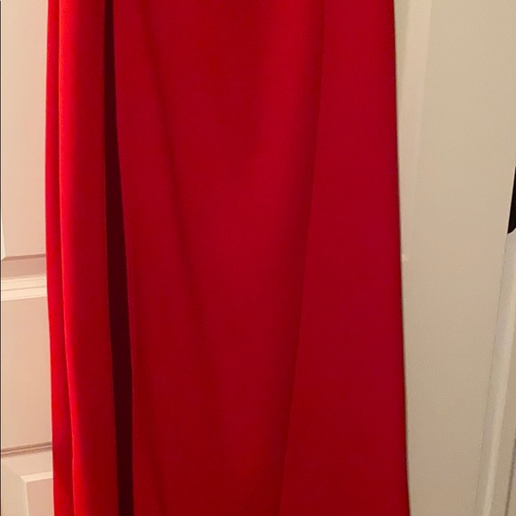 Red dress with slit up right leg - Picture 2 of 2